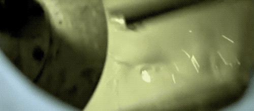 为什么防晒霜放久了有油,防晒霜放太久了沉淀了还能用吗