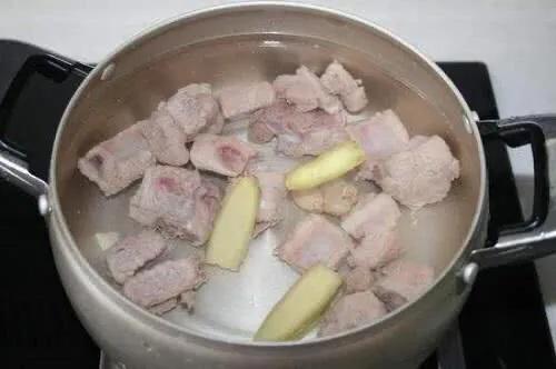 炖排骨有人先焯水有人直接炖,炖排骨先焯水还是直接炖