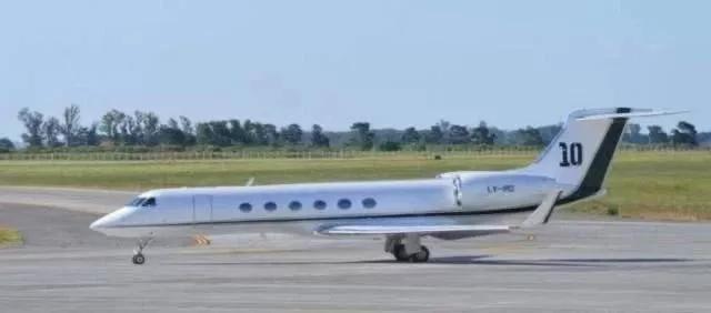 老派人眼里女明星要进入上流社会需要做什么？