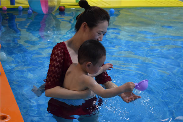 加盟婴童游泳馆哪个机构好,游泳馆加盟儿童俱乐部费用