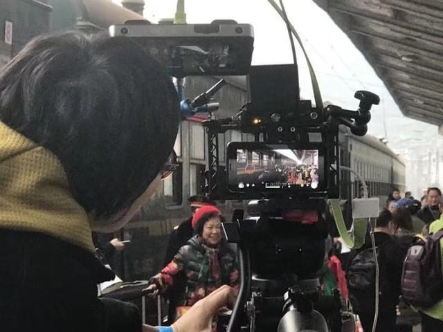 手机拍出电影画质，让你的视频不再抖动，300块极速入门