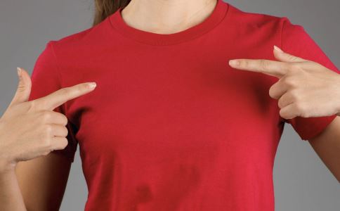 来月经之前乳房胀痛有硬块正常吗,50多乳房有硬块而且胀痛正常吗