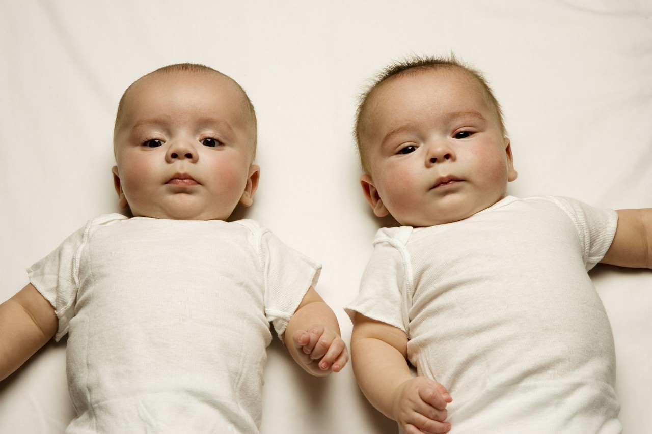 两对双胞胎四个儿子亲子鉴定,双胞胎只剩一个孩子亲子鉴定