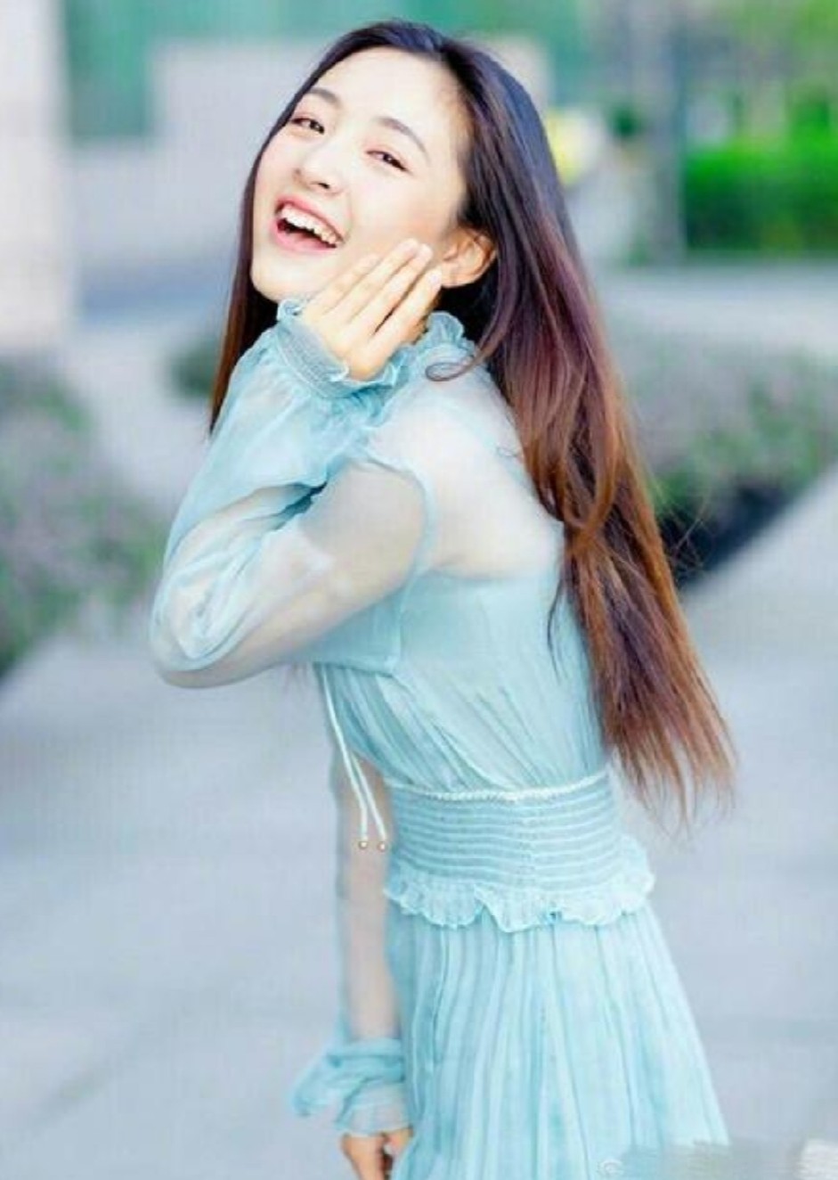 吴倩吊带连衣裙,吴倩裙装穿搭