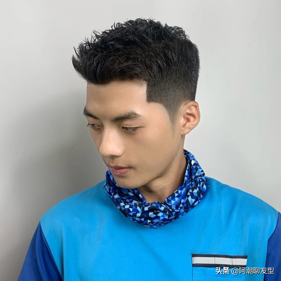 适合所有脸型的夏季男生短发,12-15岁学生适合的露耳发型短发
