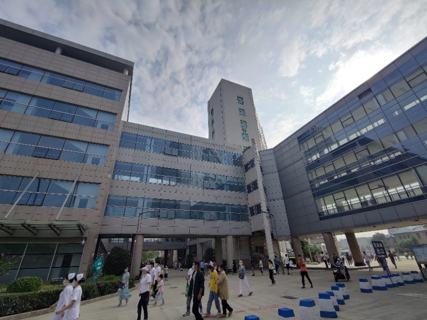 商丘蓝天白云,商丘市第一人民医院全景图