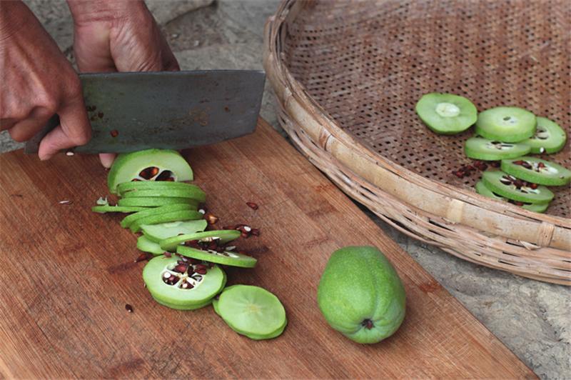 海鲜去除腥味的小技巧,猪皮去除腥味的技巧方法