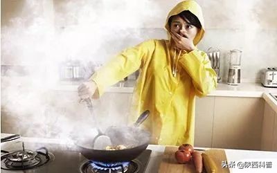 饭一小时，相当于吸2包烟！厨房油烟的危害你知多少？转给爸妈!
