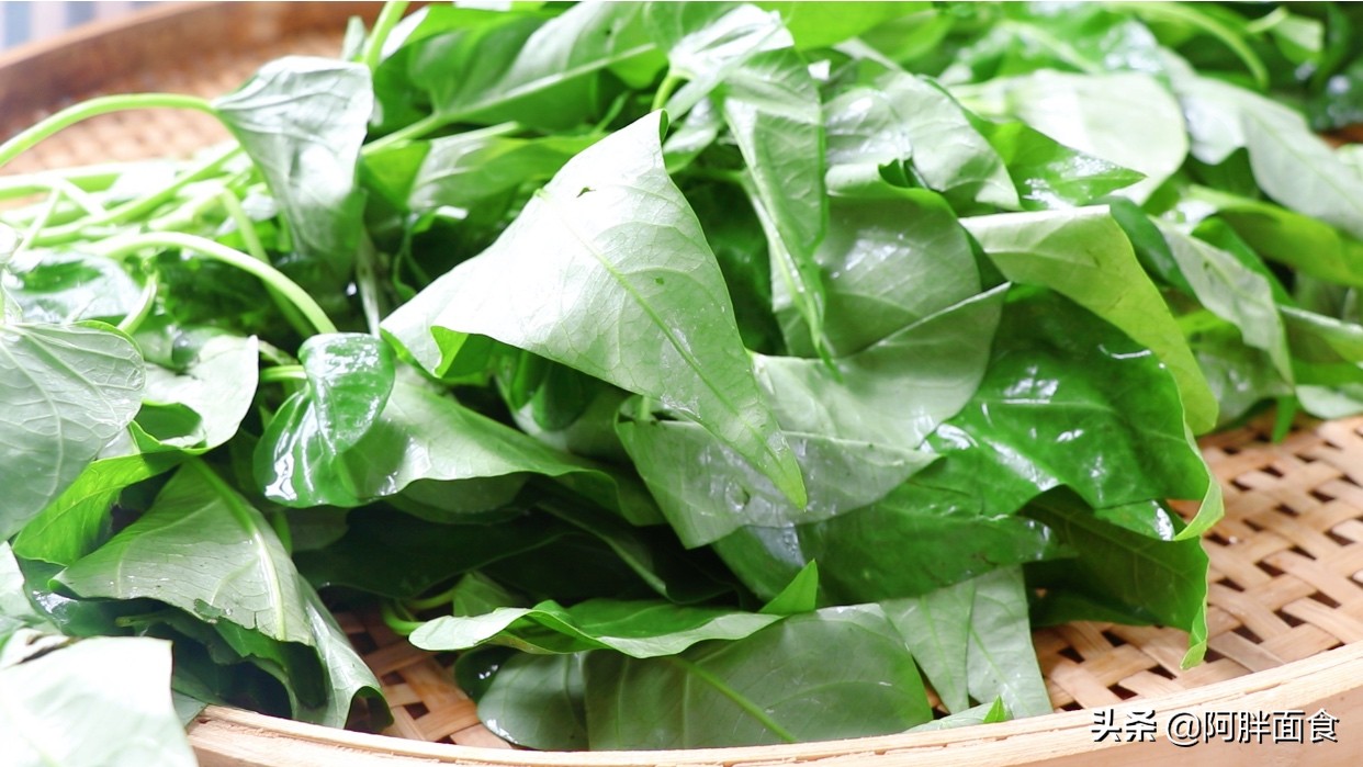 空心菜鸡蛋怎么蒸好吃,一盘空心菜一碗白米饭