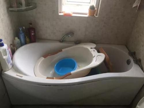 江阴市民18年前6千元购买浴缸现在发现漏水持保证书索赔!