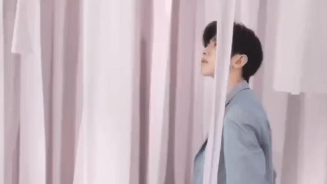 蔡徐坤成纪梵希彩妆代言人，《少年的你》成金像奖最大赢家…