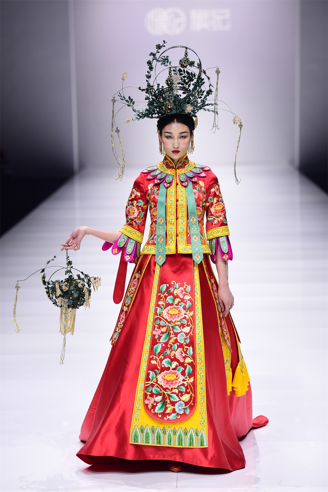 中式“新时尚”旗纪高定之美，上海时装周完美演绎