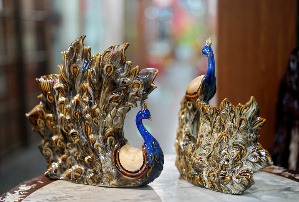 老式铜葫芦烟袋,古玩市场的铜胎掐丝珐琅花瓶