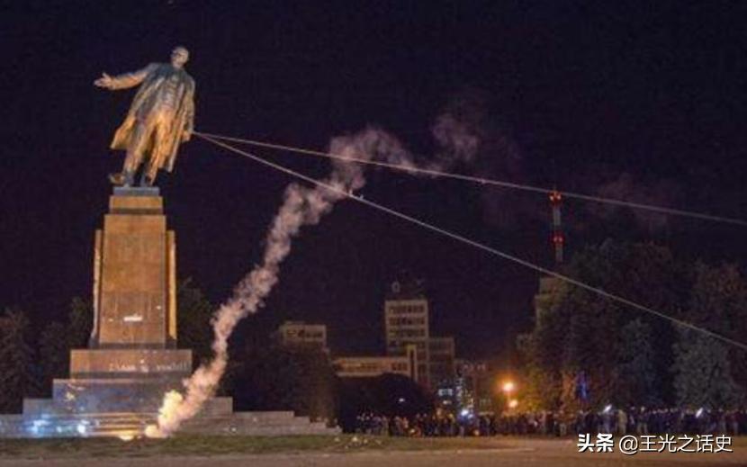 和德国纳粹不共戴天的俄罗斯，为什么有“光头纳粹”?