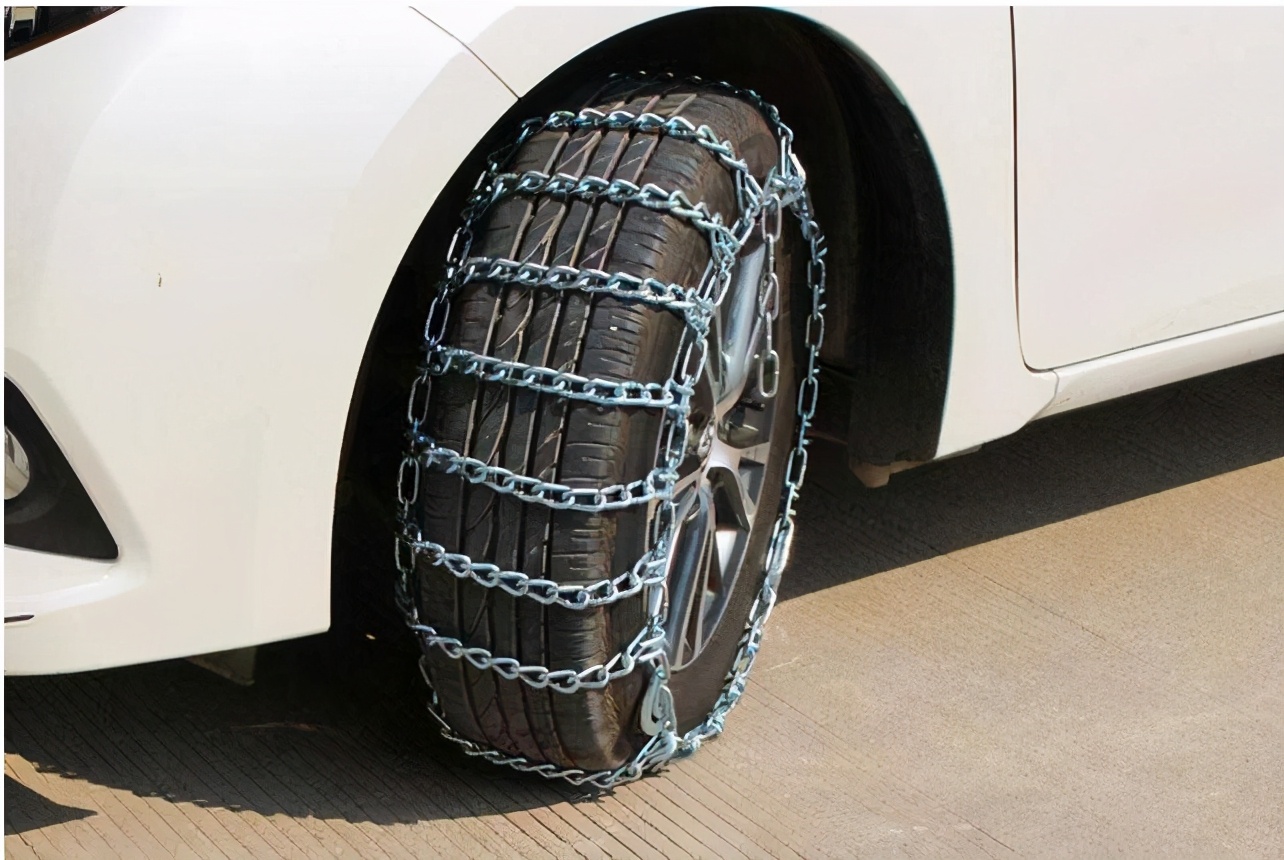 前轱辘转后轱辘不转，雪天到底该怎么开车？