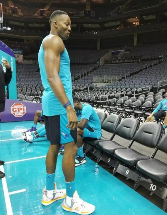 十年前的球鞋对比,安踏和李宁哪个篮球鞋好