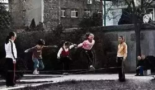 人越老越喜欢回忆过去,人一旦老了就特别爱回忆