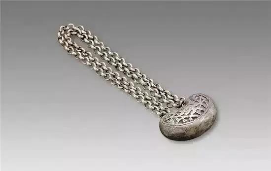 长命锁起源于中国历史上,长命锁中国式护身符