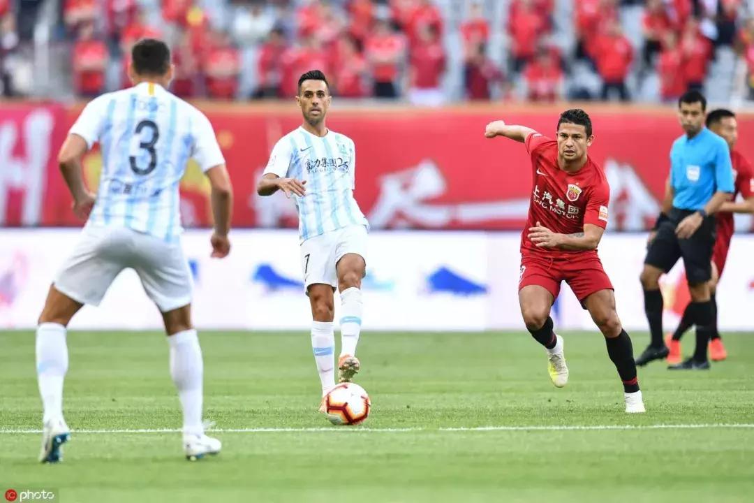 “白菜价”球王3年92球，我们正在见证中超历史最强射手的诞生