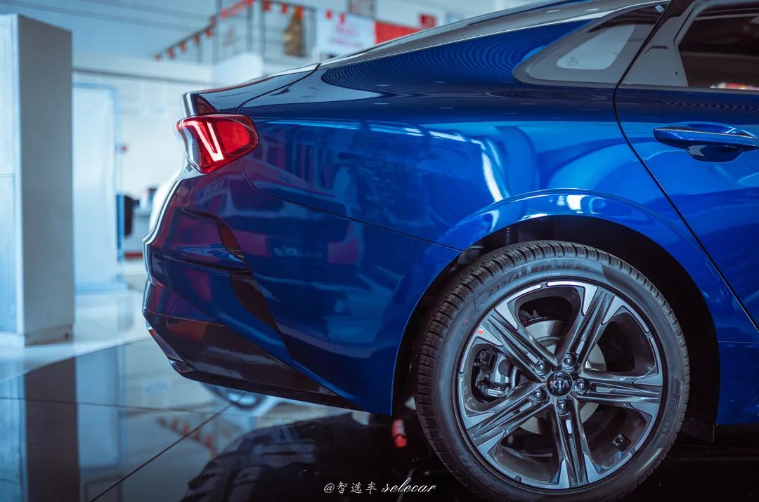 起亚k52014款2.0latluxury,全新起亚k5的盛世美颜你get到了吗