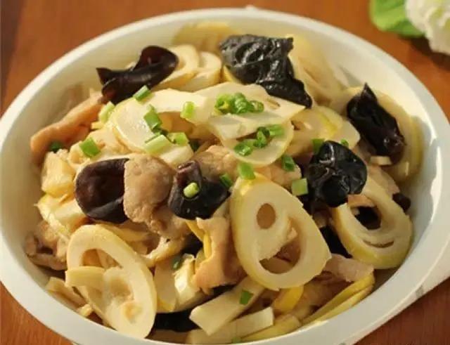 春天来点鲜美的春笋营养又好吃,春笋这样吃不涩不麻鲜脆可口