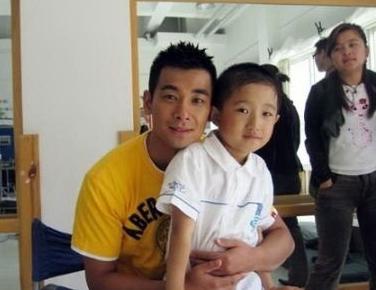 赵文卓张丹露哪年生孩子,赵文卓跟张丹露怎么认识的