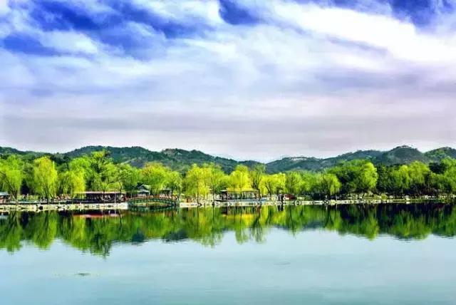 中国园林的诗情画意之美,虽由人作宛自天开的造园理念