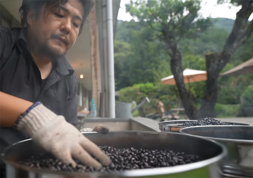 80后小伙回荒废十年的农村大学,80后小伙回荒废10年农村大学