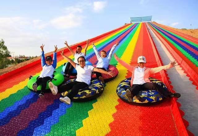 网红彩虹滑道投资要多少钱,新晋网红圣地打卡的彩虹滑道