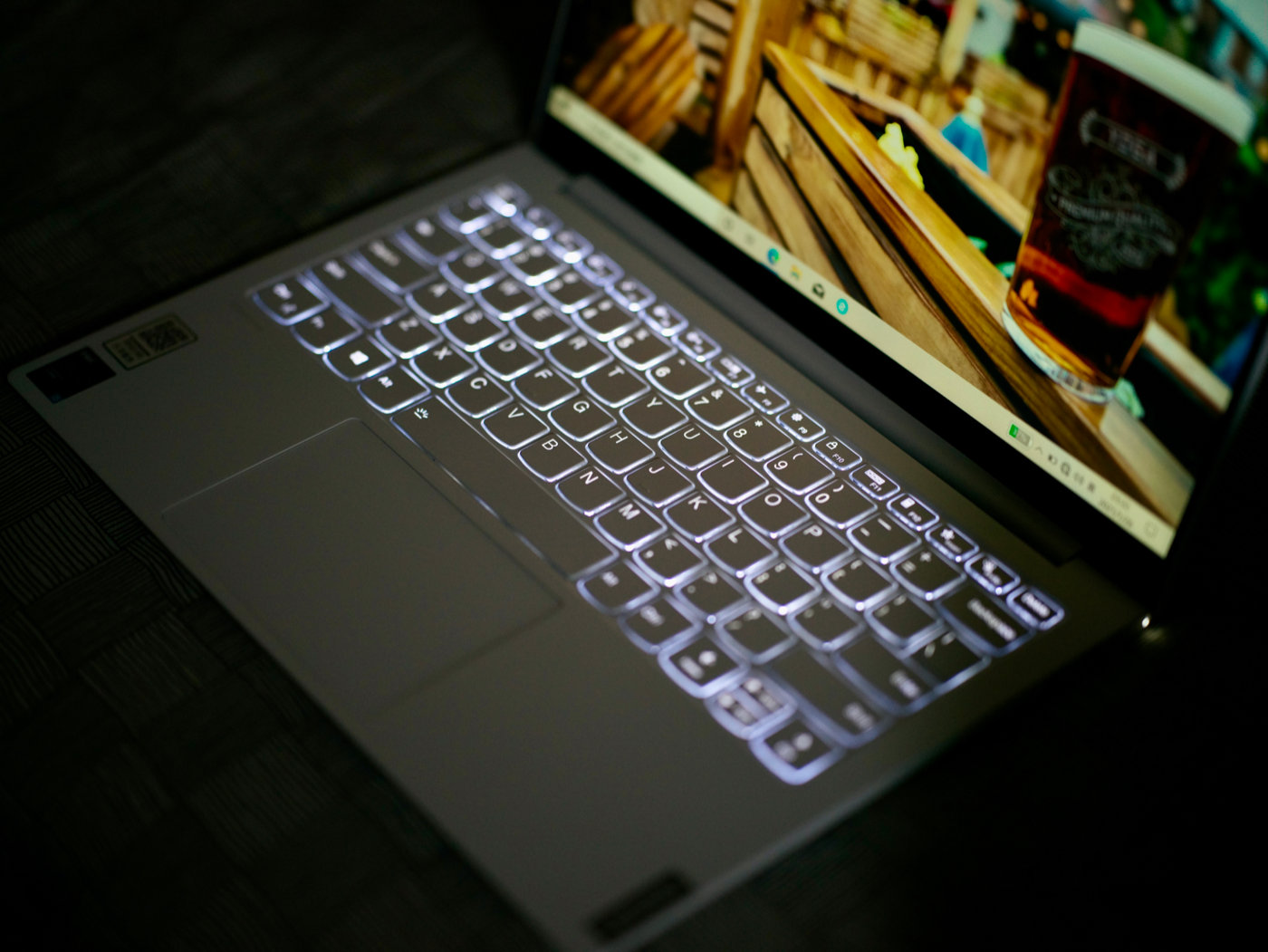 联想yogapro13s碳纤维限量版,联想yoga13s和小新pro14哪个好