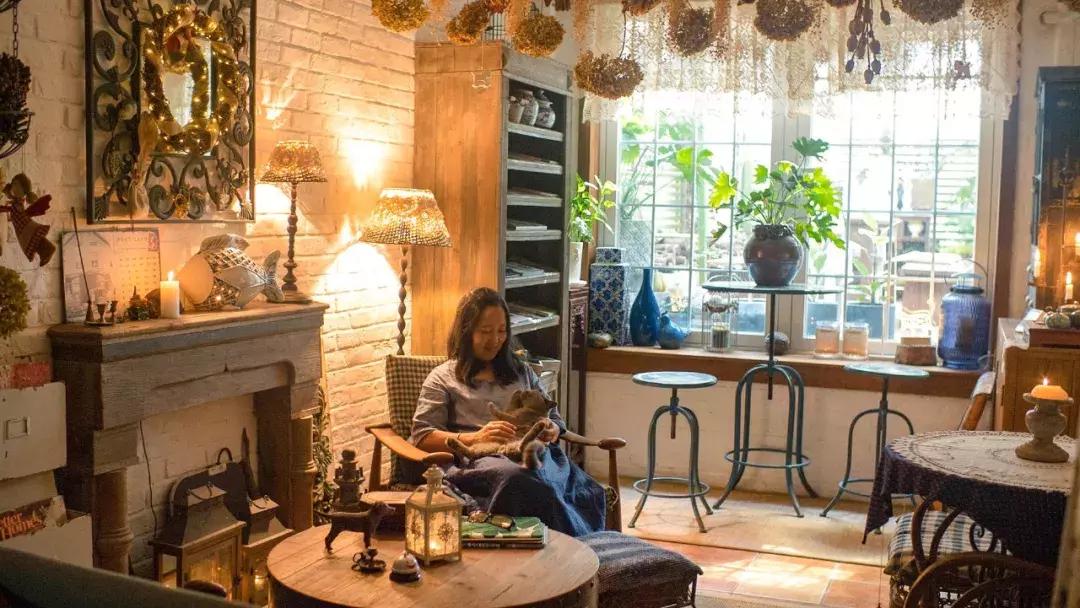 她40岁之前忙成狗，40岁之后在上海买房隐居