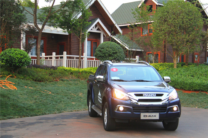 更年轻更舒适静态体验五十铃d-max,江西五十铃d-max哪款更值得买