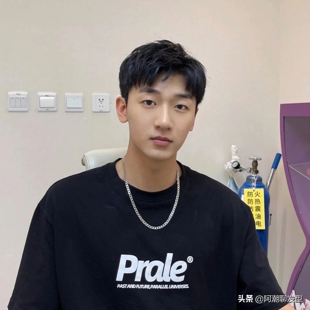 男生换发型别再迷茫了,试试这3款,清爽减龄,更显潮流帅气