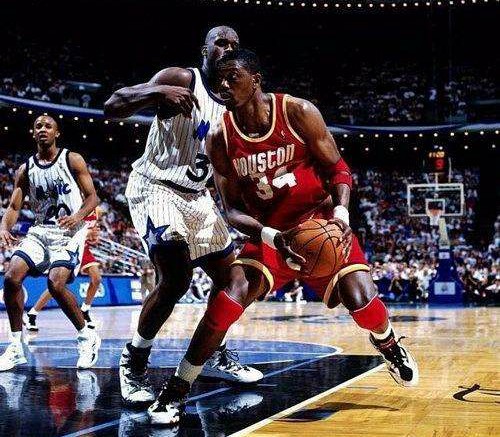 公牛王朝最惧怕的中锋奥拉朱旺,公牛队史最强中锋