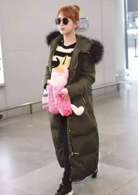 杨紫宋轶,宋轶羽绒服粉色