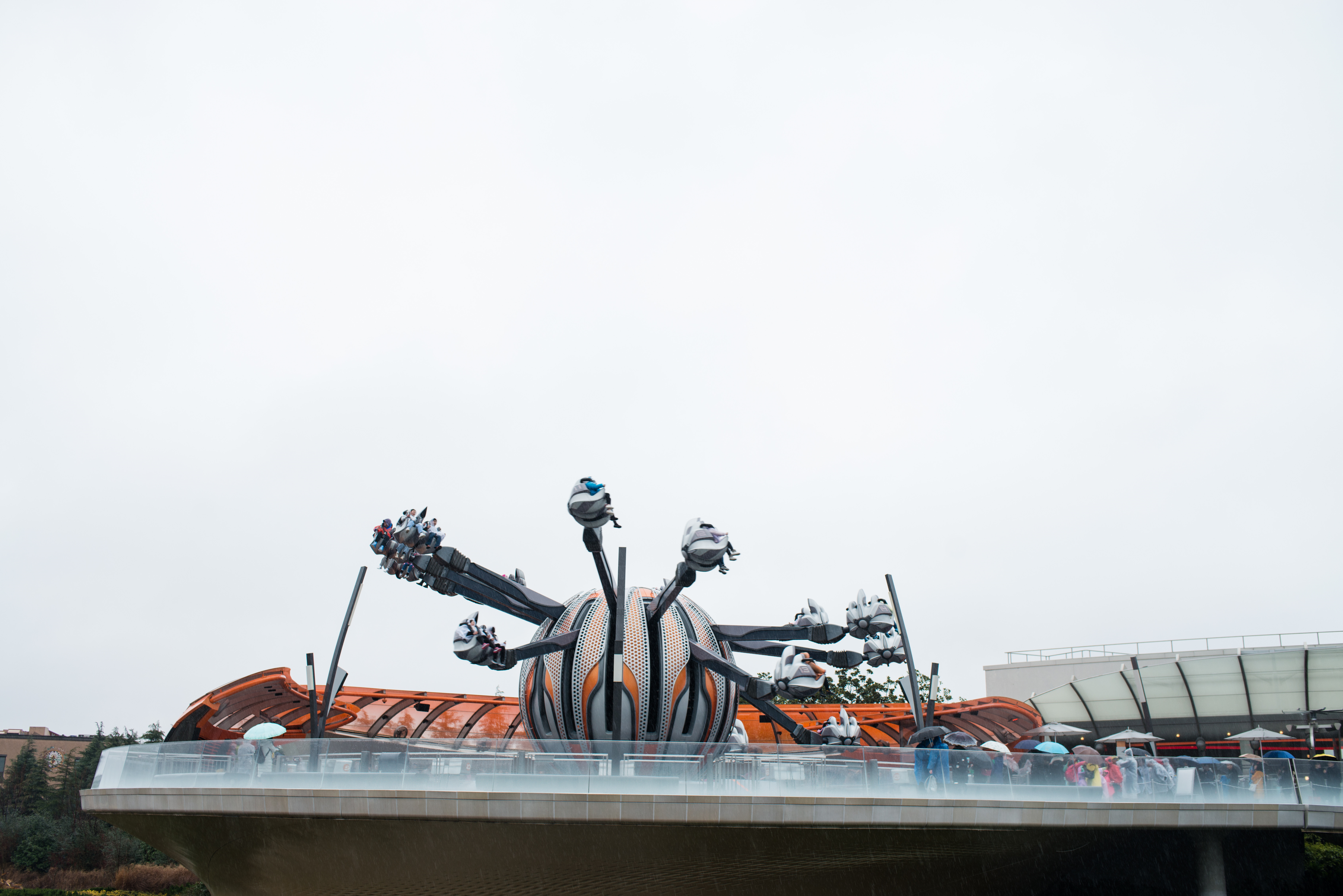 下雨天迪士尼值得去吗,雨天逛迪士尼攻略