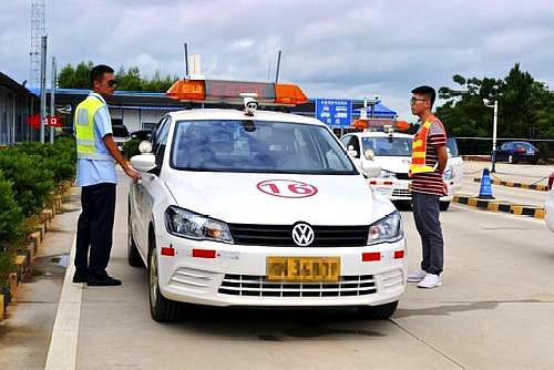 科三考试如何正确处理特殊情况,科三考试遇到紧急情况的处理办法