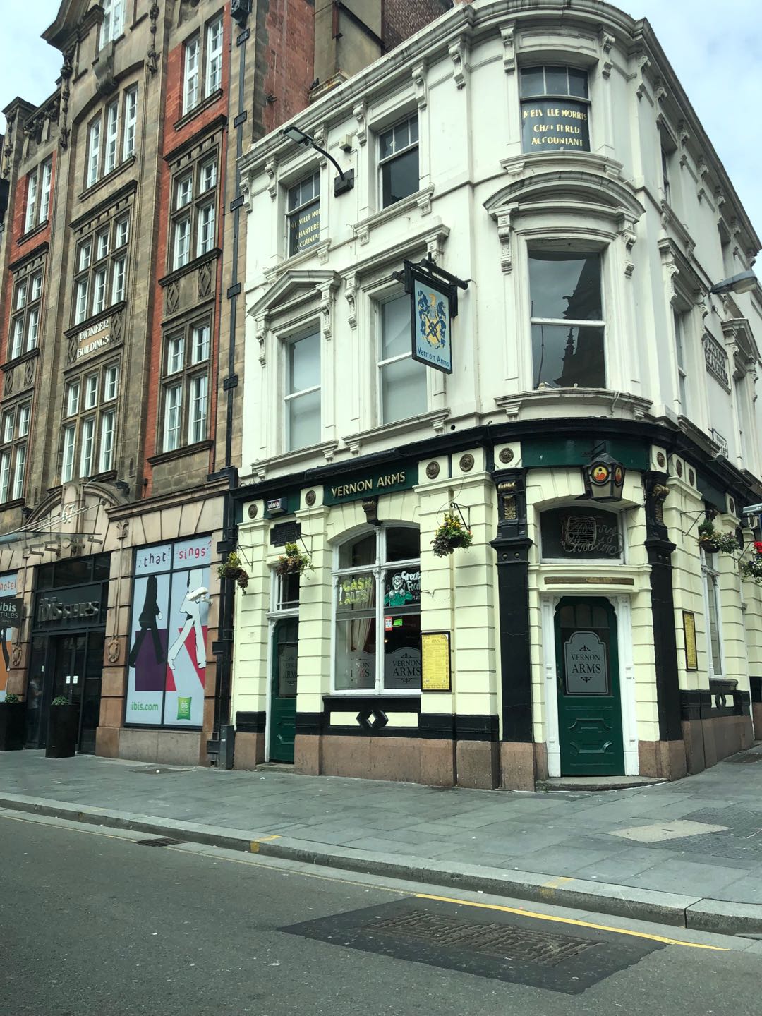 英国华人：学校不停课只好谎称孩子咳嗽请假，今年我们只希望活着