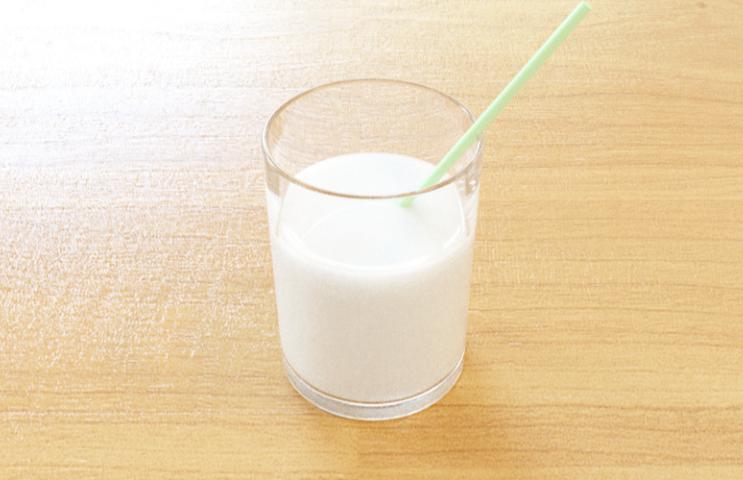 牛奶快过期了喝不完可以冷冻吗,家里快过期的牛奶怎么做吃的