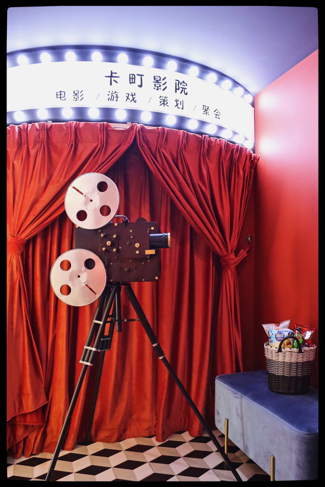 儿时看过有关乡村皮影戏的电影,你还记得儿时的皮影戏吗