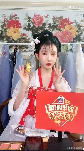 曾穿着汉服打卡过19个国家的古风博主分享:如何穿汉服过中国年