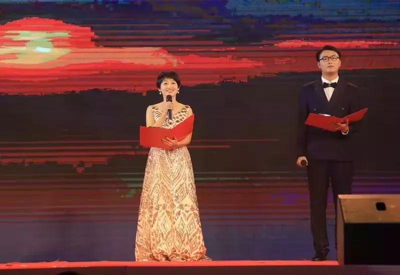 武汉华夏理工学院教师王丽丽：多棱镜般的人生，极尽绽放语言魅力