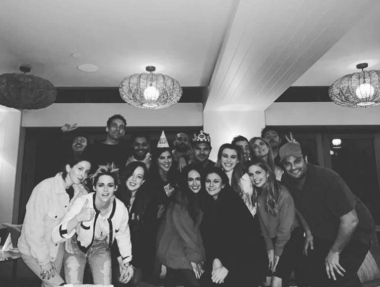 《暮光之城》里的他10年后大变样！27岁生日“暮光女”到场