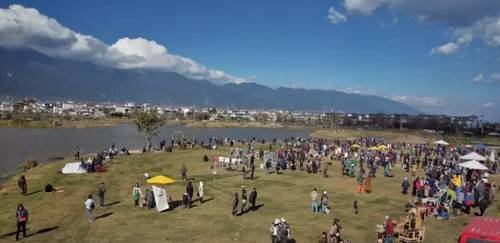 他在大理租下23个足球场大的地方，种菜、养牛、建农场日子过成诗