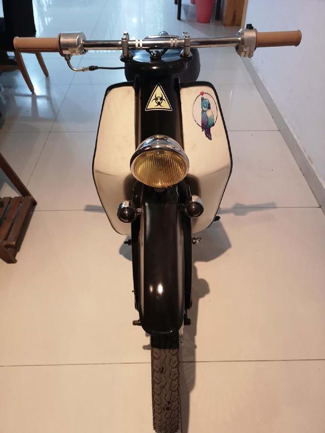 本田摩托车幼兽70c,改装老款铃木摩托