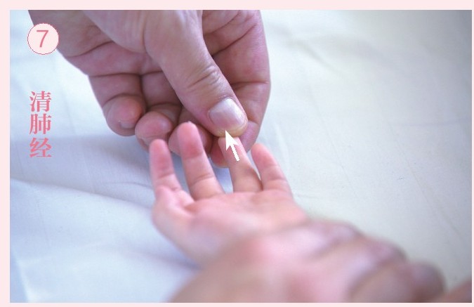 小儿腹胀嗳气推拿穴位,孩子打嗝推拿哪个穴位