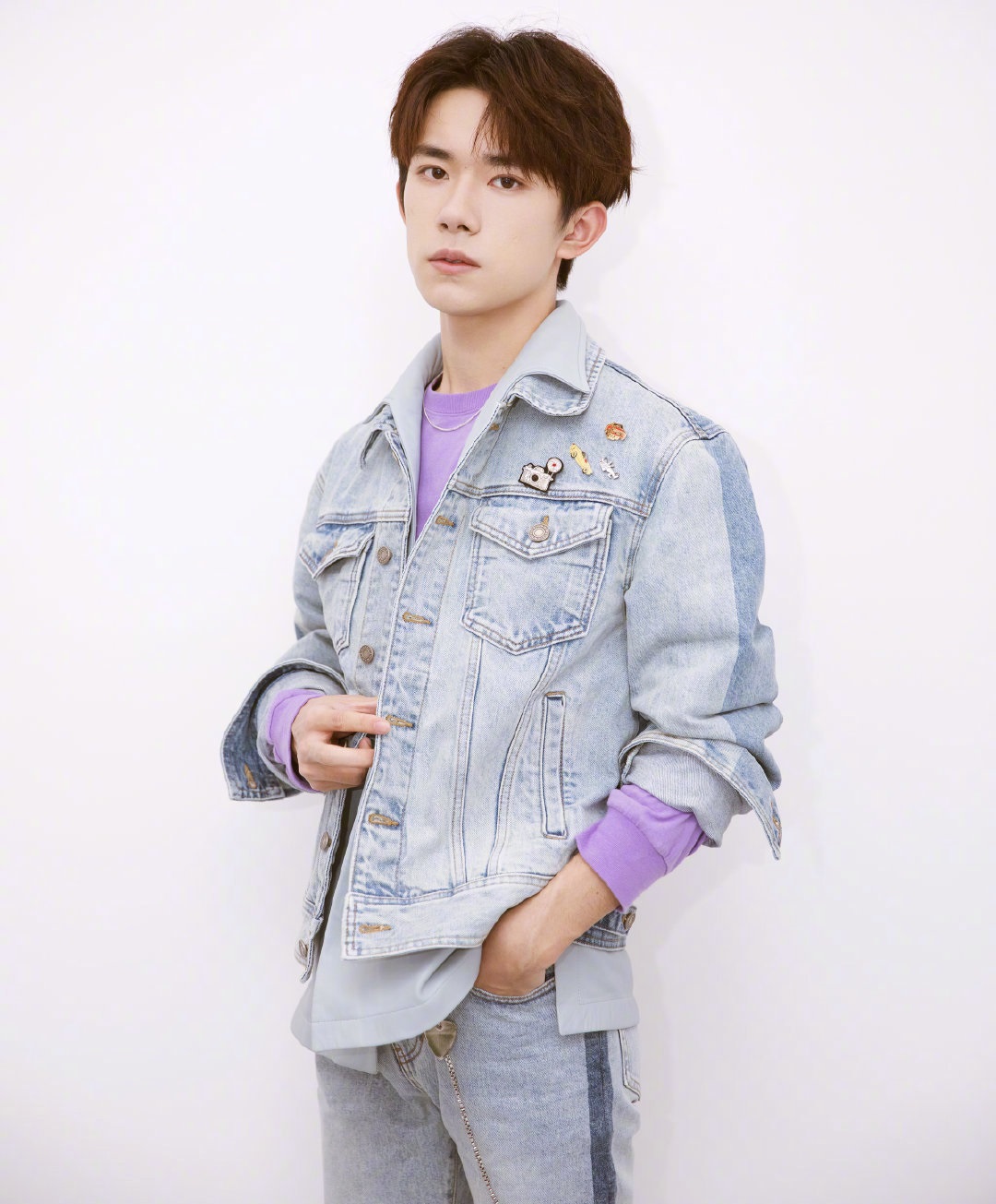 tfboys王俊凯王源易烊千玺行李箱,易烊千玺代言的行李箱牌子