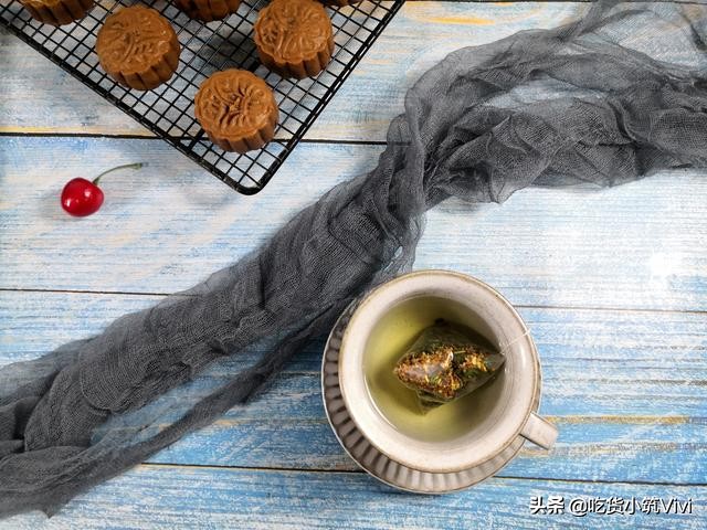 无蔗糖黑芝麻月饼做法,黑糖流心月饼的制作过程