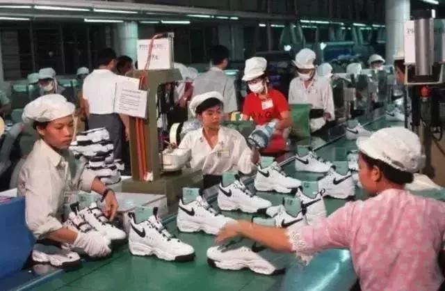 耐克阿迪去越南建厂,耐克为什么把加工厂搬到了越南