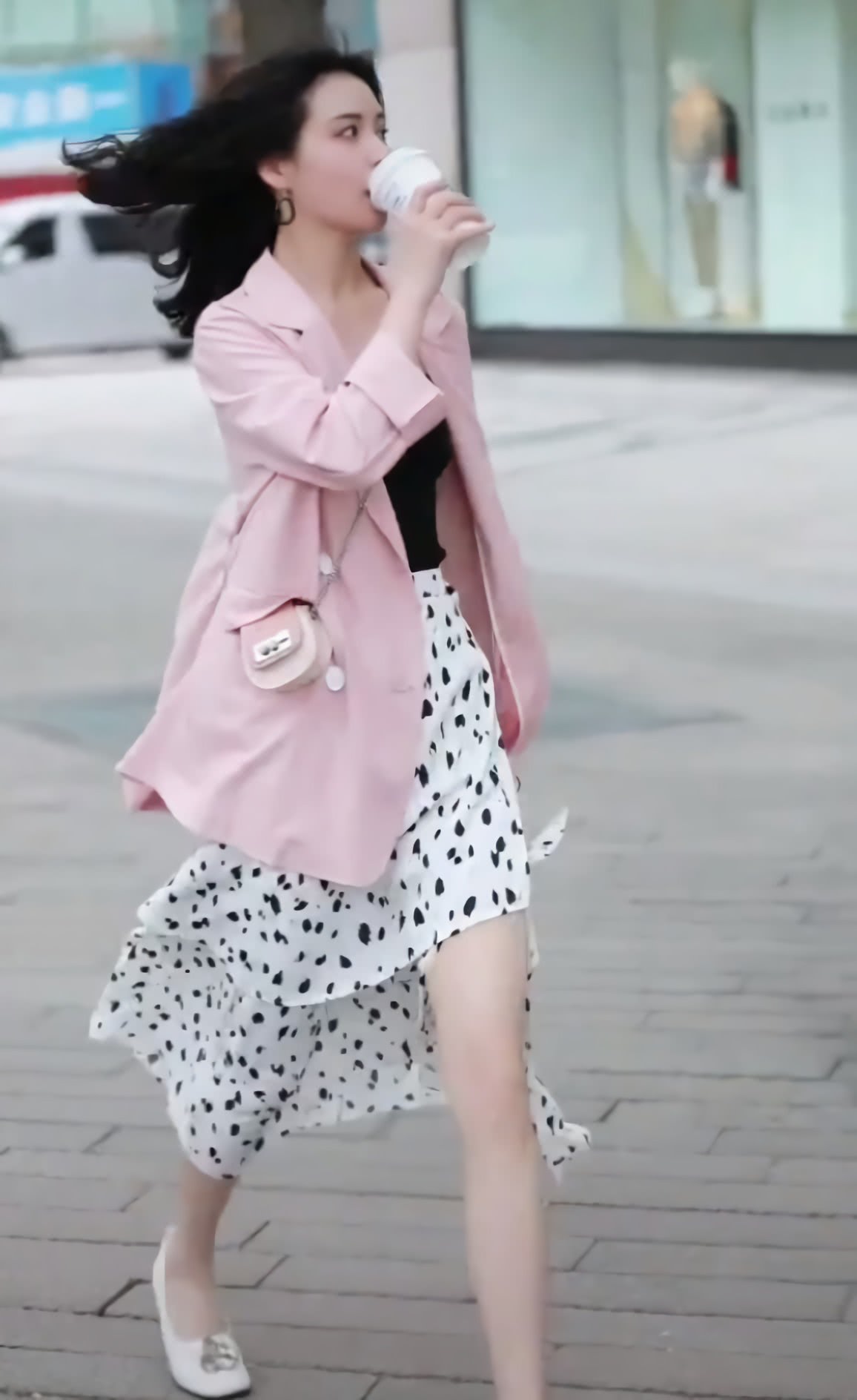 猪猪包搭配衣服,18年最流行的包包